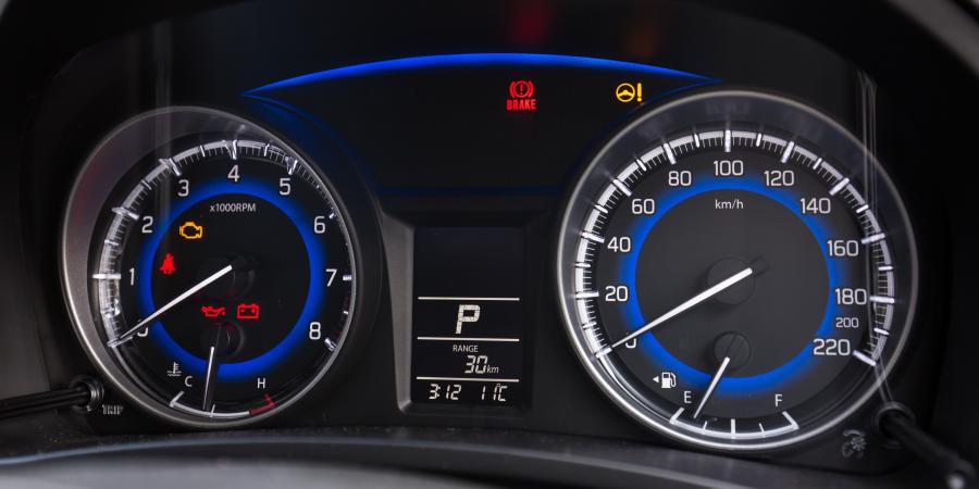 Панель приборов Suzuki Baleno GL 2016 года  (AU) (фото 2 из 15)